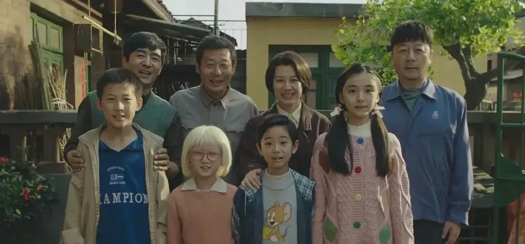看到郭涛和刘琳又在电视剧里演夫妻，不少人的第一反应估计都是这戏稳了

9月3日晚上21:00，年代剧《生逢其时》要在中央一套播出了，流媒体平台也安排在9月2日晚上19:30点映大结局《醒来》

当年在《父母爱情》里，刘琳演的德华给哥哥江德福拉扯大了五个侄子侄女，到了2023年的《父辈的荣耀》，两人演