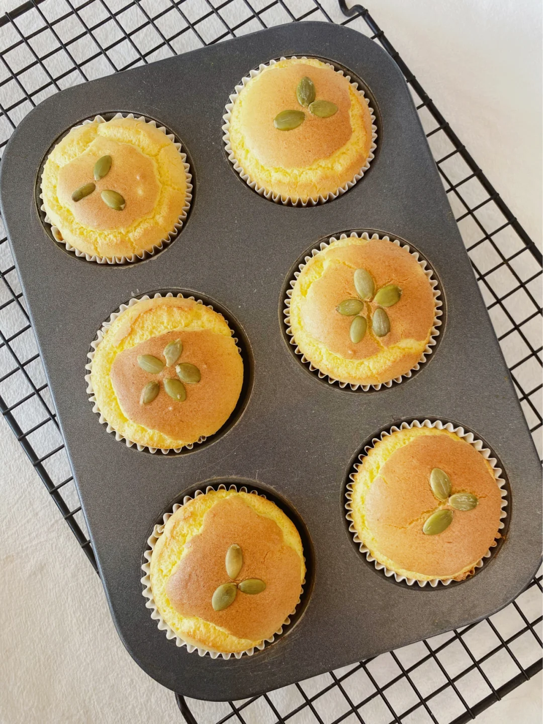 妈妈们的心头好｜软糯香甜的南瓜纸杯蛋糕