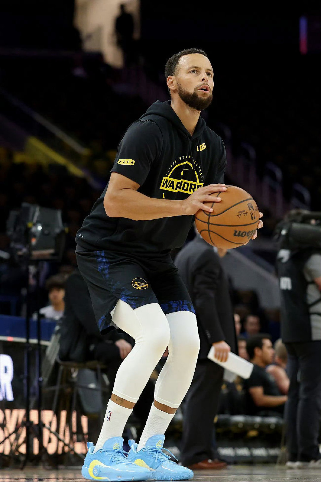 #NBA鞋视角# 

LI-NING WAY OF WADE XII PE

库里上脚全新配色的韦德之道12 PE，难道库里今年穿鞋的玩儿法是致敬对手经典队服色吗？[偷笑]

#勇士vs灰熊# ​