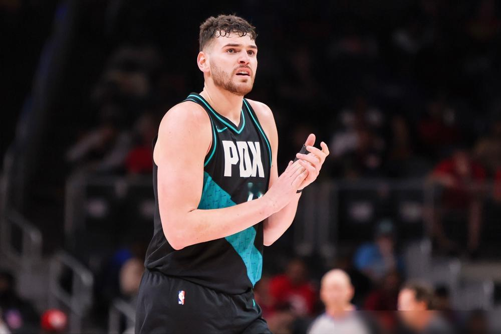 7尺2的中锋，被文班亚马打成木桩！开拓者这状元签，是不是还不如给杨瀚森...