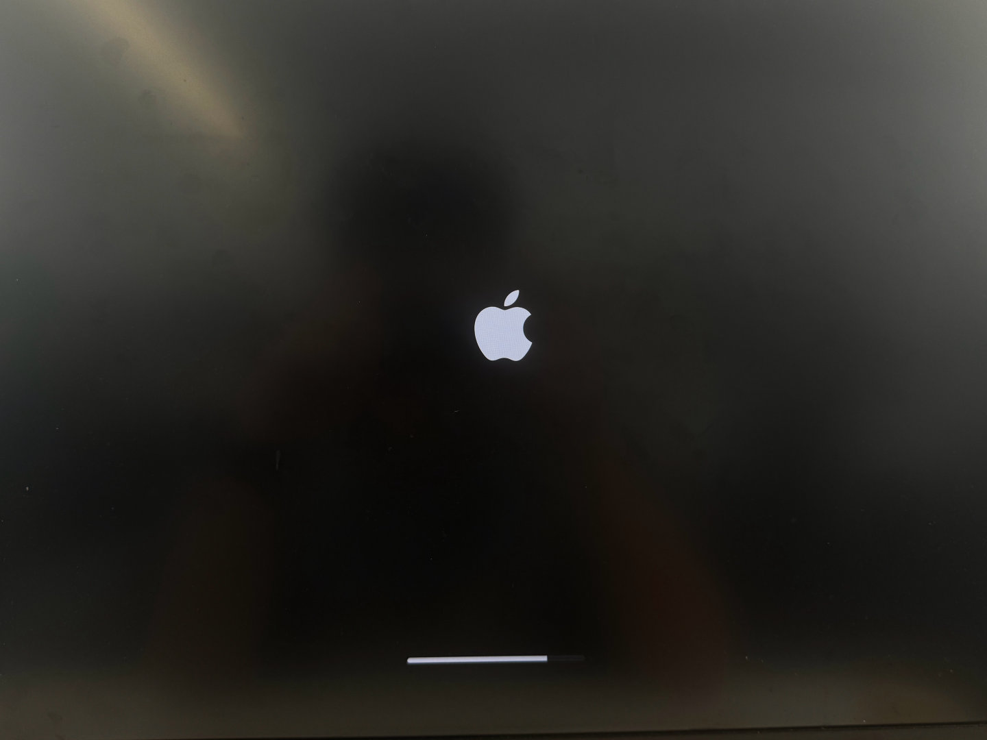 我的Mac更新系统卡住不动了，谁来给我支支招[允悲] ​