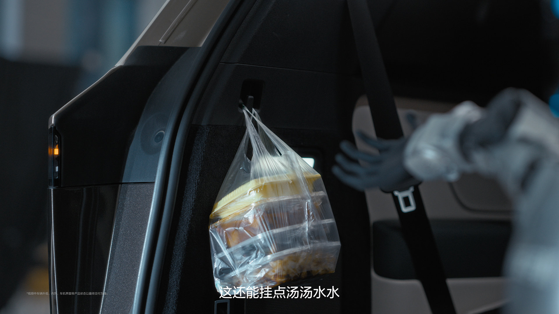 #理想汽车宇树科技梦幻联动#最近宇树科技刚IPO，机器人就出来打工赚钱开始说车了，说的还是理想L9 Livis，也是一辆拥有具身智能的汽车！说的还有模有样的～
啥时候可以坐上机器人开的汽车啊[doge]

#宇树机器人说车# ​