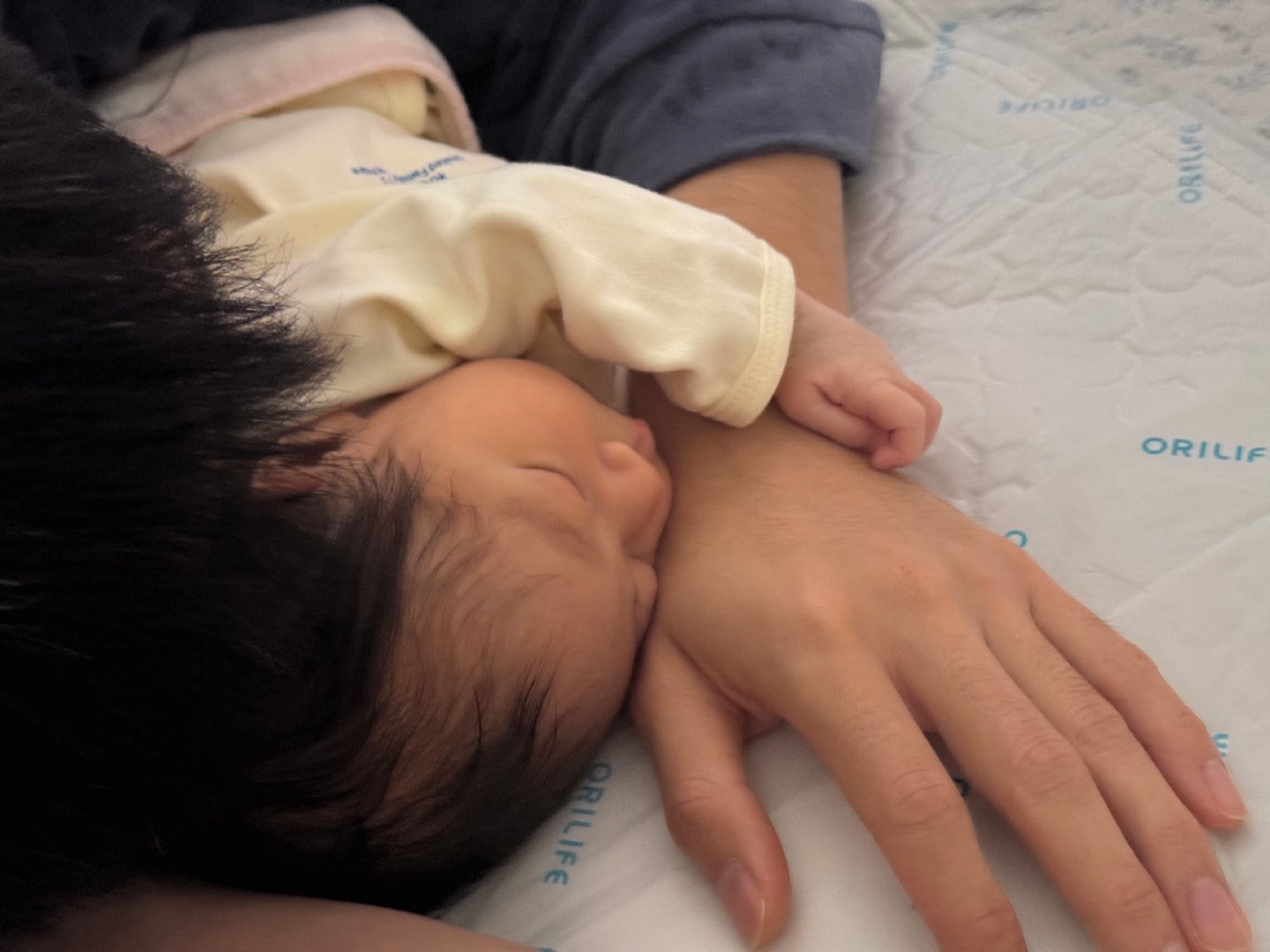 #iPhoneDuo今日预售#
有了孩子以后 我发现一个问题
手机内存完全不够用
一直都是拍拍拍 手机里都是照片[捂嘴哭]
今天晚上8点开启预售的Duo 真得抢一个大内存的 要不真不够用
#宝宝成长记录# ​