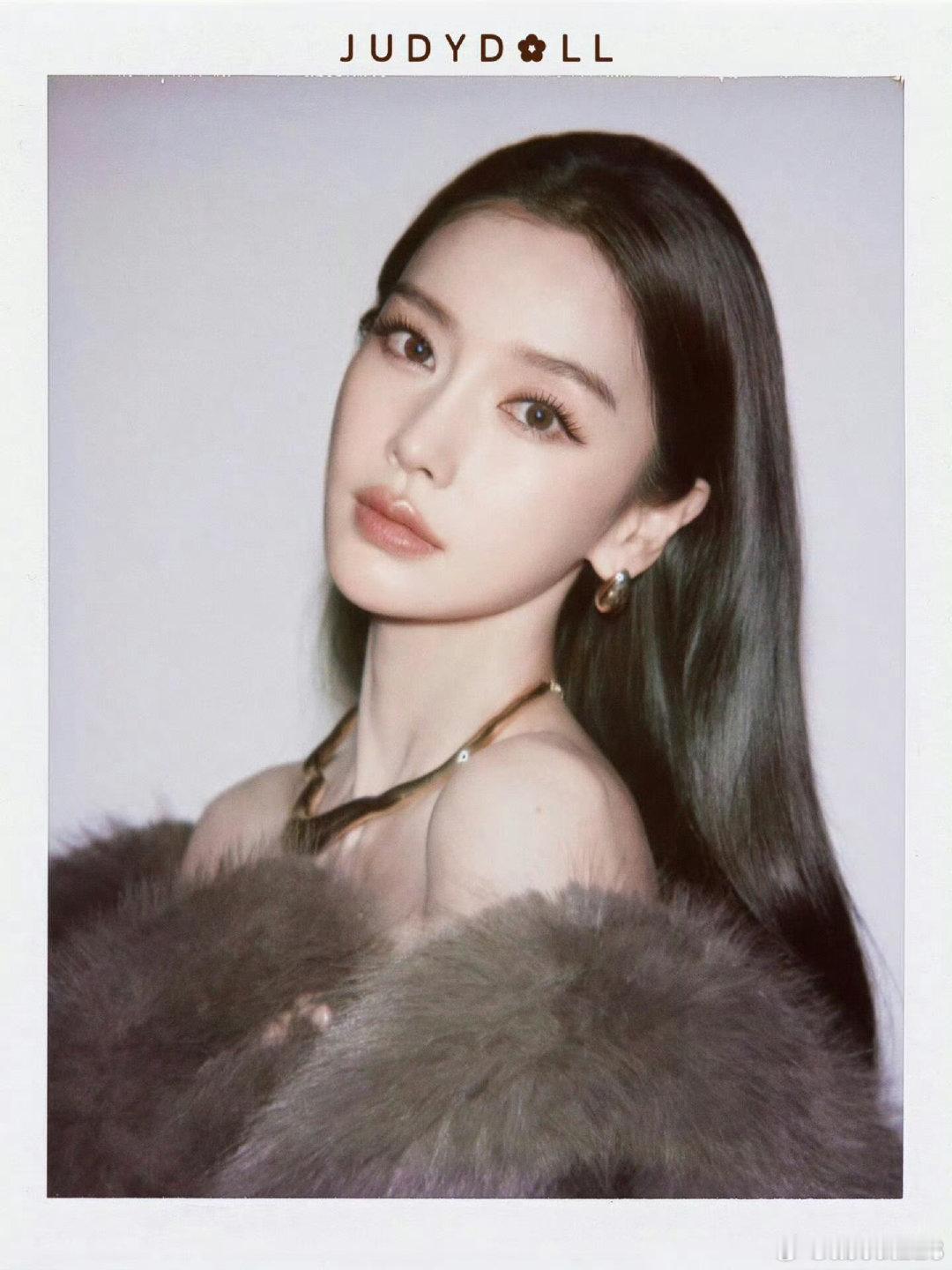 #angelababy[超话]#ab#Angelababy没有不出片的风险#
古希腊掌管撕拉片的神
​