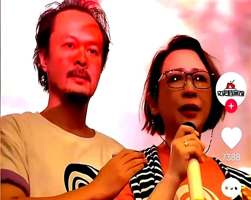 压了整整五年的电影抬出来，上映10天，票房总共才卖了8万块钱。

8万块连影院电费都交不起。片方原本以为请来傅首尔是迎了尊财神，结果直接摔在地上。电影里的笑点全是过时的老梗，更要命的是选角——让平时在综艺里嘴碎犀利的辩手，硬去演一个温顺憋屈的全职妈妈。

观众坐在底下，她一开口大家满脑子都是奇葩说辩