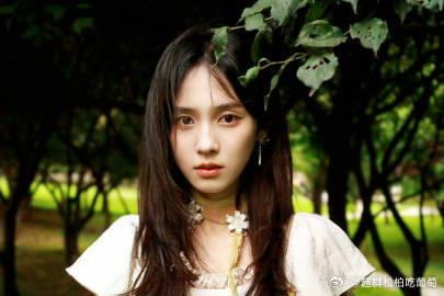 今天刷到《花少8》的阵容，吴君如、殷桃、林依晨、周冬雨，再加一个灵气新...