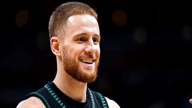 直接被这场比赛打懵了——4月26日，掘金对森林狼成了噩梦夜。    首...