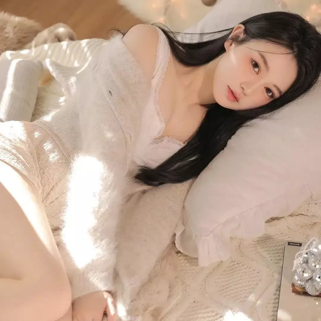 性感女神，气质迷人。