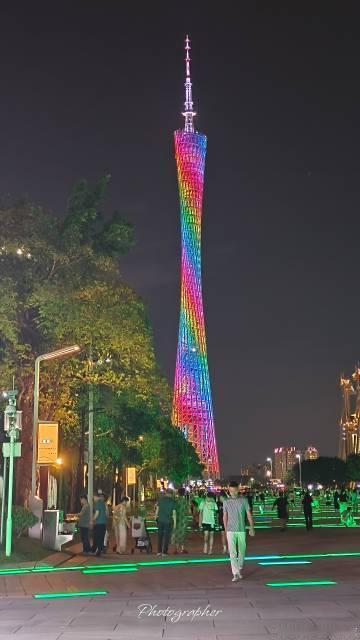 我和 在广州塔下面找不到老爸老妈当初约会的地点好绝望