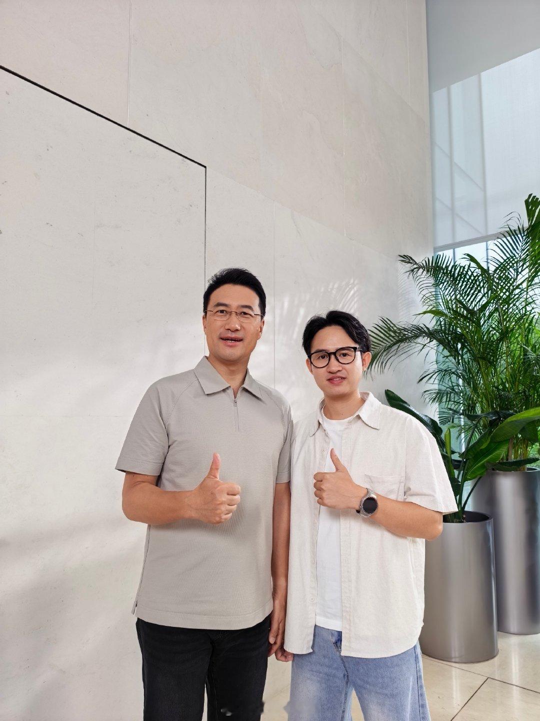 9月初一同拍摄了“积木壳”的宣传视频，很开心也很有趣。第一时间拿到M90的时候是挺惊喜的，特别是看到一堆积木壳摆在眼前，觉得这次的外观可玩性太高了，华为每次发布的机子总会给我们带来新玩法，这也是我一直期待和喜欢华为的原因。#华为mate90##mate一起发光吧##华为[超话]# ​