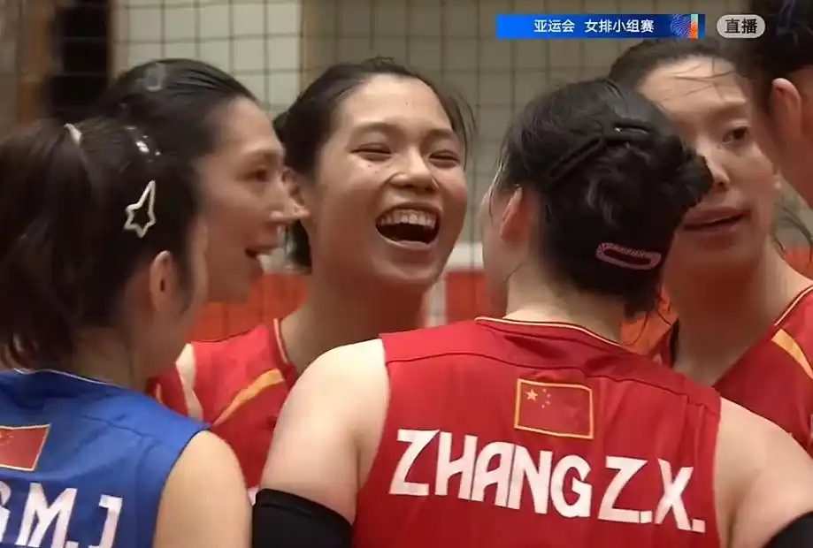 拿下！中国女排 3-0 取胜，两连胜，小组第一晋级亚运八强🔥
喜讯！名古屋亚运会女排小组赛，中国女排 3-0 击败哈萨克斯坦女排！ 三局比分：25-18、25-6、25-14，稳稳拿下胜利✅
本场全队攻防在线，拦网、进攻持续发力，牢牢掌控场上节奏。 此战过后，中国女排收获小组赛两连胜，直接以小组第一