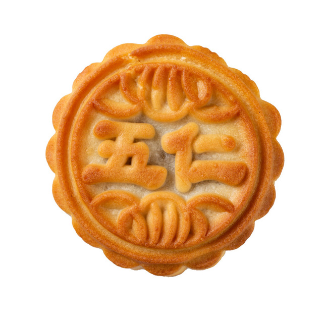 五仁月饼成回收香饽饽，回收价1000元一吨，果馅、豆沙等其他口味的月饼回收行情差距明显。
 
中秋假期结束，大量滞销月饼进入回收市场。很多人没有想到，往年争议最多的五仁月饼，在回收商眼里最抢手，一吨报价可达一千元，豆沙，水果馅月饼的收购价格就要低很多。
 
价格拉开差距，根源就在馅料原料。五仁月饼含