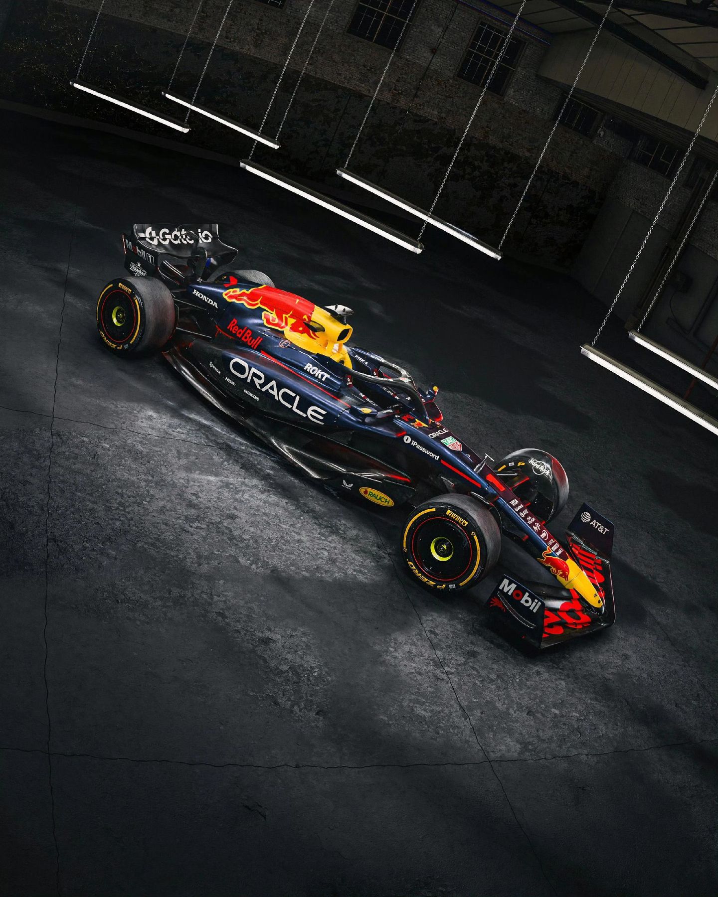 F1美国站聊阿斯顿·马丁：可靠性问题会拖累整套技术方案
阿斯顿·马丁本赛季受到动力单元振动与机械问题困扰，这类问题往往比单纯缺少几分圈速更棘手。因为赛车的可靠性不仅关系到能否完赛，还会影响车手信心、部件耐久和长距离测试的完整性。
一辆赛车即使具备不错的理论性能，如果无法稳定完成比赛，车队就很难收集足