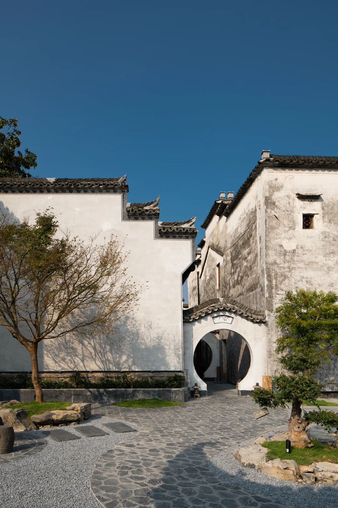 如果你在皖南选一家高端民宿，我会推荐泊心云舍·明经园。 📍 它藏在黄...