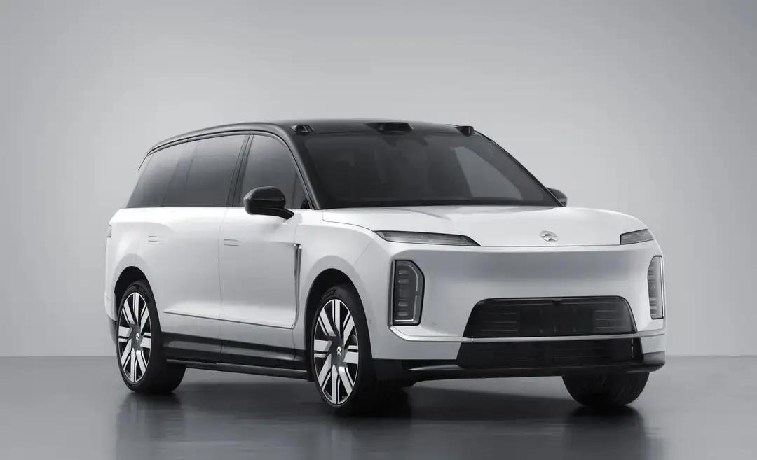 蔚来这个ES9，车重奔着3.5吨去了 这块头，轴距3米25，摆明了就是...