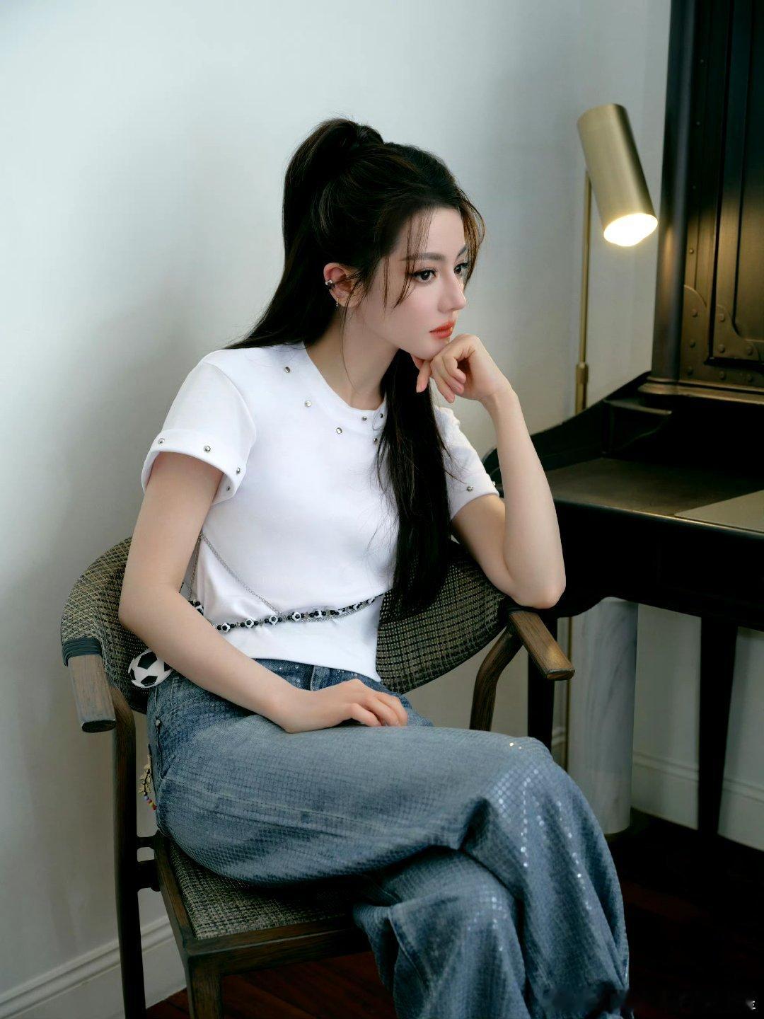 迪丽热巴dlrb dlrb “对于演员来讲，相貌就不是一个价值范畴的问...