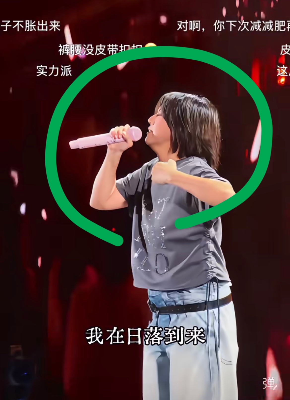 孙燕姿，嗓子退化！

粉丝可能听不得说孙燕姿半点缺点，
不得不承认，她跟梁静茹一样，现在嗓子退化严重。

可能也跟身材管理有关，体力跟不上。
同期的蔡依林，王心凌，张韶涵，杨丞琳都好很多，特别是蔡依林跟杨丞琳，真的超乎想象的稳！