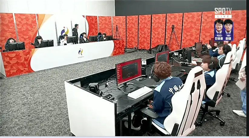 状况百出，中国香港对阵韩国比赛的BP阶段屡次出现暂停
#亚运LOL韩国队冲击第三胜##Faker亚运会被单杀##亚运会电竞# ​