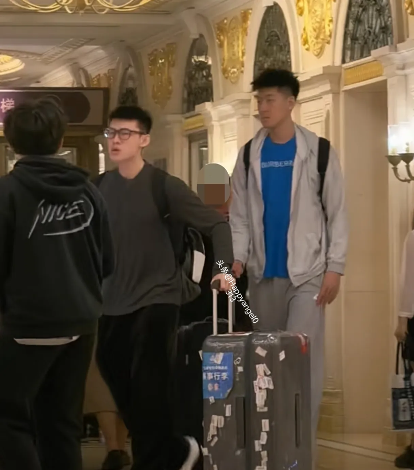 杨鸣车还没走远，辽宁队更衣室就传出两件大事，一个要留，一个要来，赛季刚...