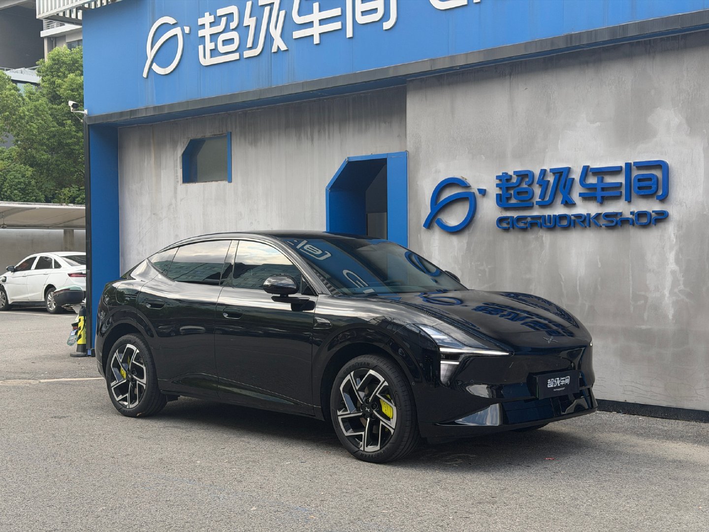 好家伙、居然是一台增程版的小鹏 L03
这在上海可不多见啊 ​