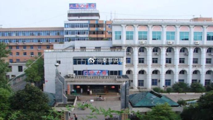 【#医院回应医护肢体冲突#：将对双方严肃追责】#医生称上班期间被同事殴打# 据澎湃新闻报道：8月30日，有网友在问政湖南上留言称，其是嘉禾县人民医院的一名医生，于今年4月6日上班期间被殴打，致上颌骨额突骨折，住院接受手术治疗，事发当时已报警。但近5个月时间里，单位及派出所未对殴打者作出任何 ​