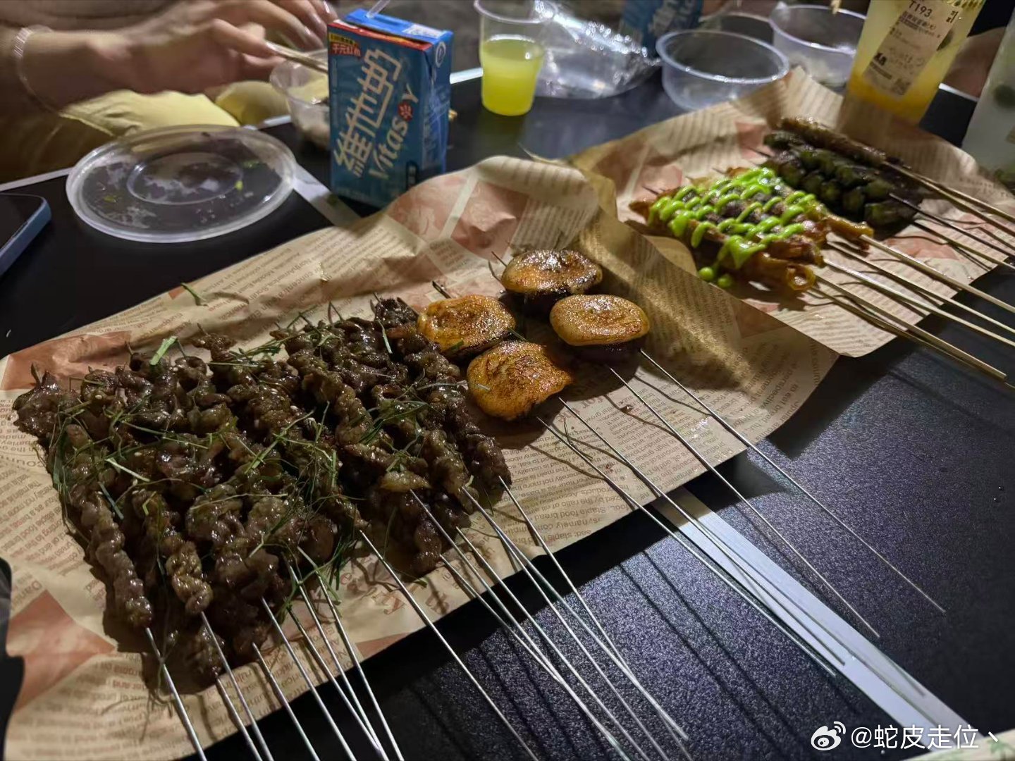 深蓝S05后备箱装满中秋心意，月饼、特产满满当当。小小的空间装下家乡味道，承载家人牵挂。方寸后备箱，藏着团圆烟火，奔赴一场中秋相聚。#深蓝车友会# ​