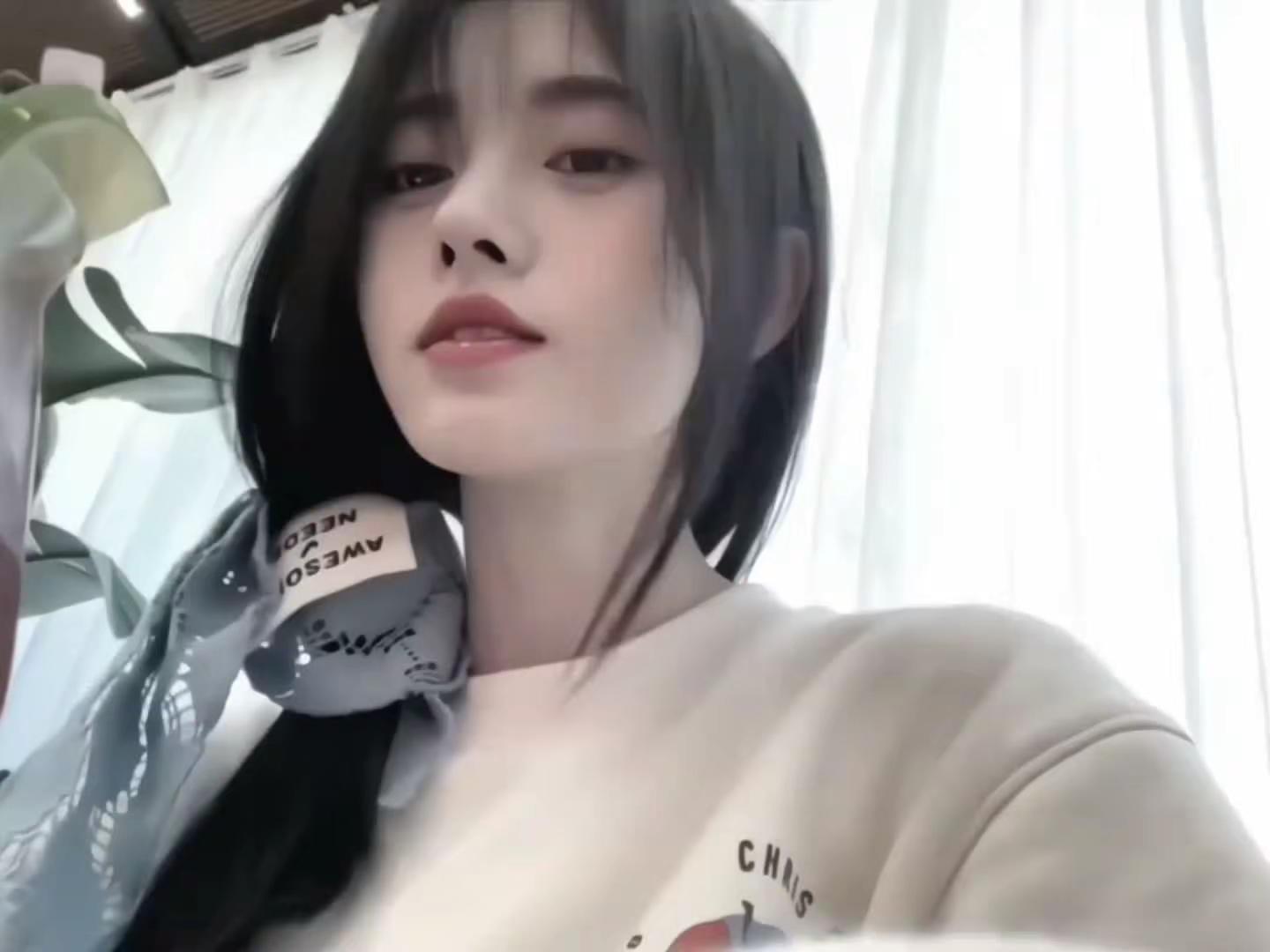鞠婧祎