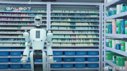 估值200亿！90后教授拿下国内人形机器人最大融资<br /><br ...