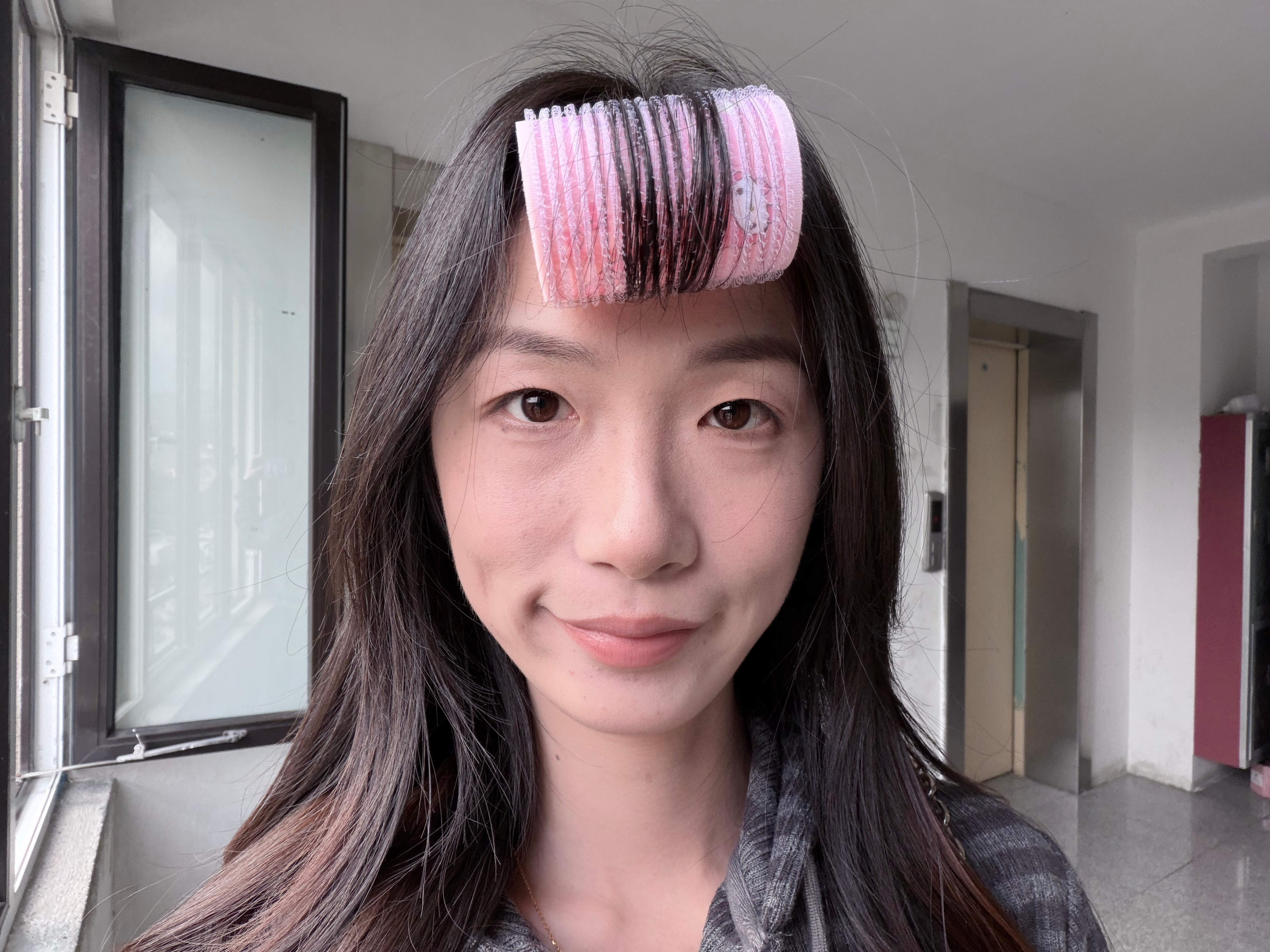 幸福的假期 还有许多幸福的时刻没有记录
兰香如故看得很上头 吃饭要看不睡觉也要看
突发奇想要做苹果烤奶 老妹和老妈稳定发挥做的很好喝
这次终于用大疆拍出了满意的照片
我们三个终于又见面了 上班后才发现见面这么不容易
和kk一起吃了好多顿饭 发现了一家很好吃的卤猪蹄
还有终于学会了一点点点麻将 ​