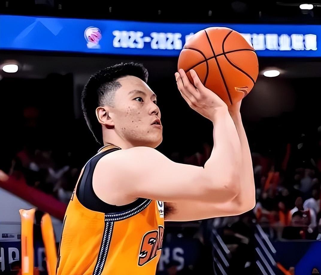 李弘权这一战把“篮板是靠对球的渴望”焊死在总决赛舞台上 。G3狂砍1...