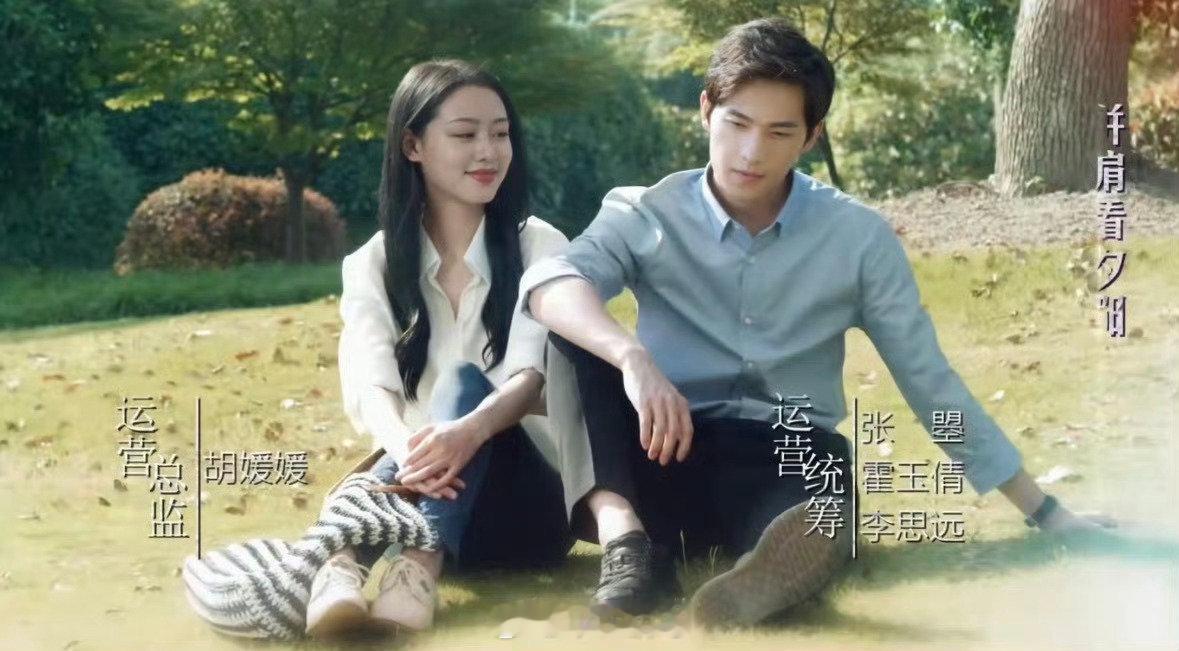 2016年爆款剧《微微一笑很倾城》已更名《一笑倾城》并于今日（9月24日）在优酷重新上线，原女主郑爽的戏份通过AI换脸替换为新演员王朱悦，引发全网热议。   一、剧集更名换脸上线：核心事实- 备案变更