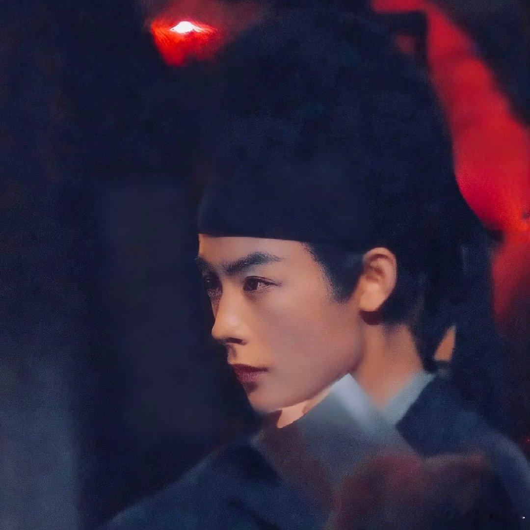#陈丽君这才是最尊重观众的女扮男装# 很多女扮男装靠妆造硬撑，她是神态体态都融入少年角色。#祝姑娘# ​