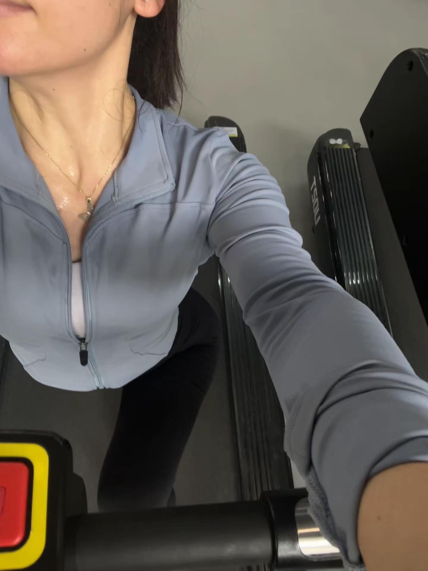 保持能量的小Tips：适度运动好好吃饭情绪稳定身心健康知足感恩