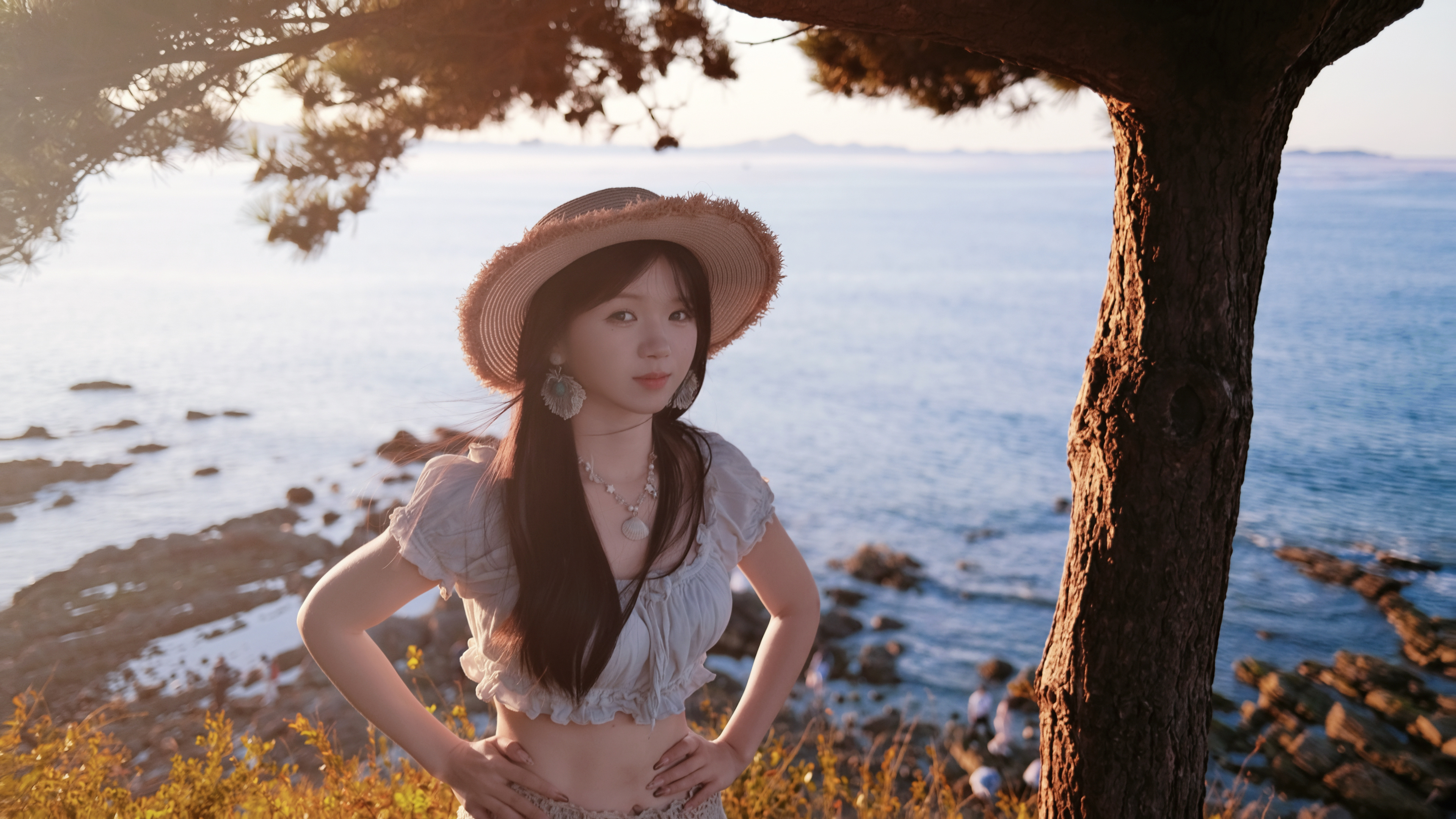 旅游小记
十天的旅游结束啦～十天里我追了九天的日落

我一直在想，要怎么才能准确形容这次旅游的感受，感觉幸福太充盈了，甚至会有矛盾情绪，像是得到了什么想要的，但也失去了什么

大海真的太美了，日落也是，但前几天坐在海边的我怎么也静不下心来，只觉得很平淡，是很美啊，但也不过如此

直到第 ​