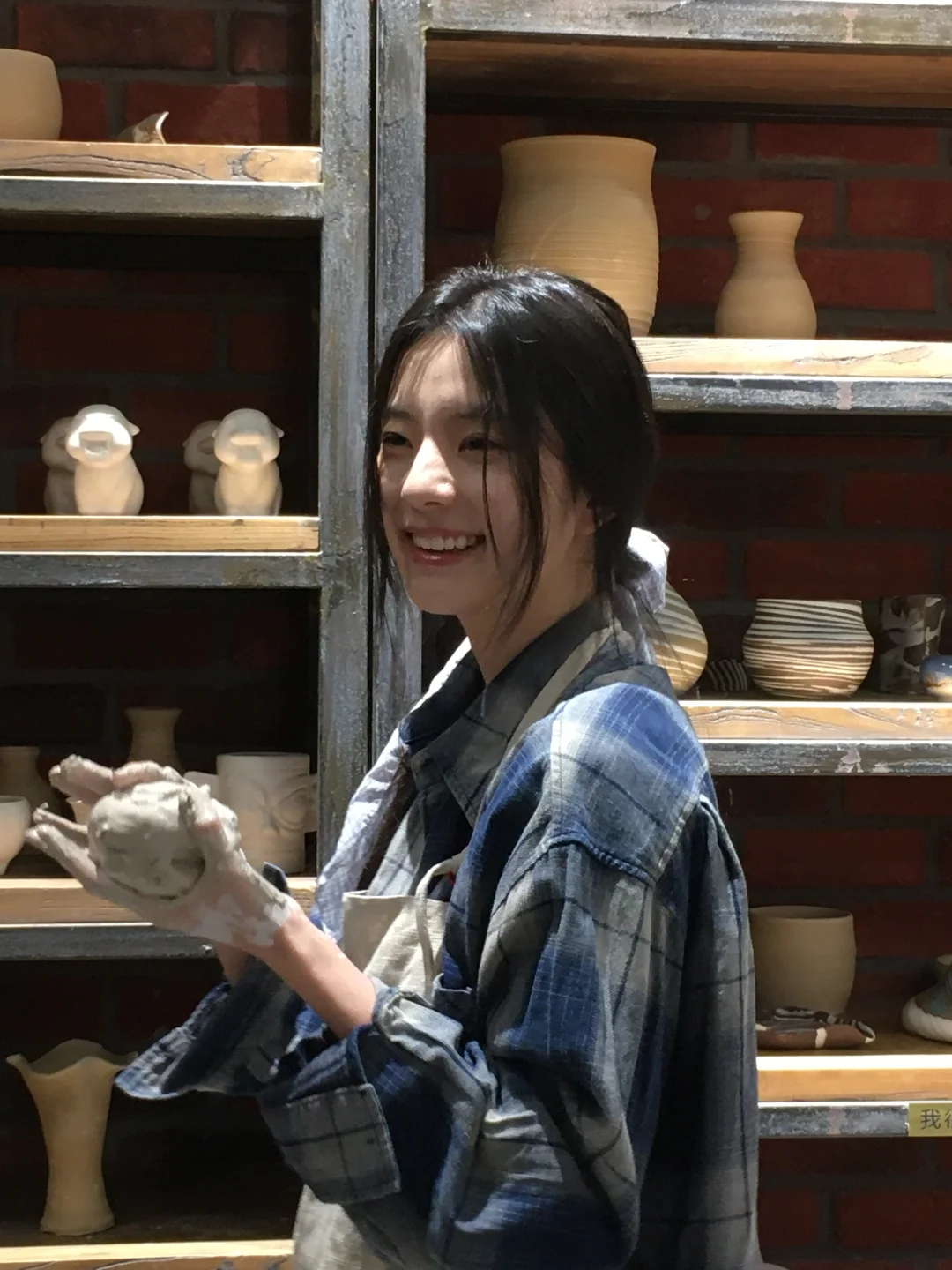 假装在认真玩泥巴