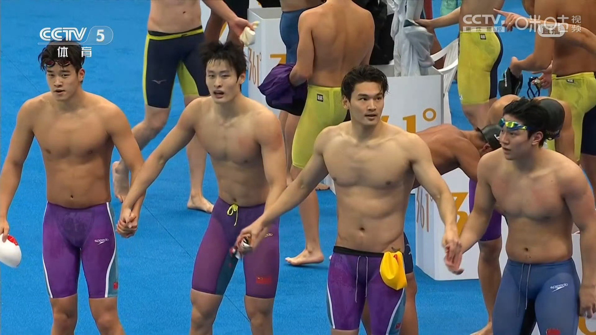 #中国队男子4x100米混接夺金#名古屋亚运会男子4×100米混合泳接力决赛，中国队拿下金牌，实现该项目亚运四连冠！决赛出场选手为徐嘉余、董志豪、潘展乐、徐放，最终成绩3分27秒89，日本队银牌，韩国队收获铜牌。 ​