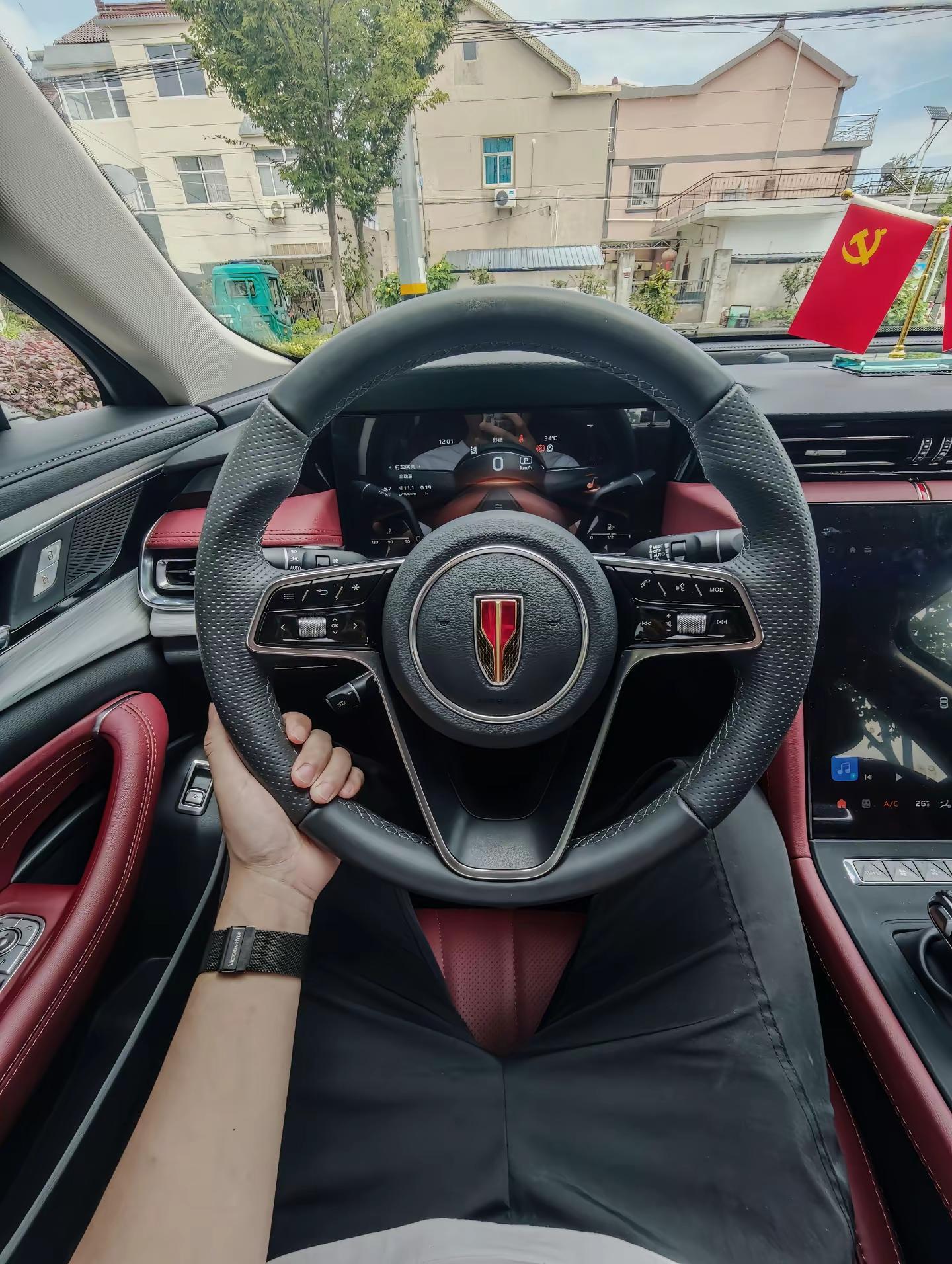 大数据不会乱推的 看看你们相册里的红旗车。红旗汽车