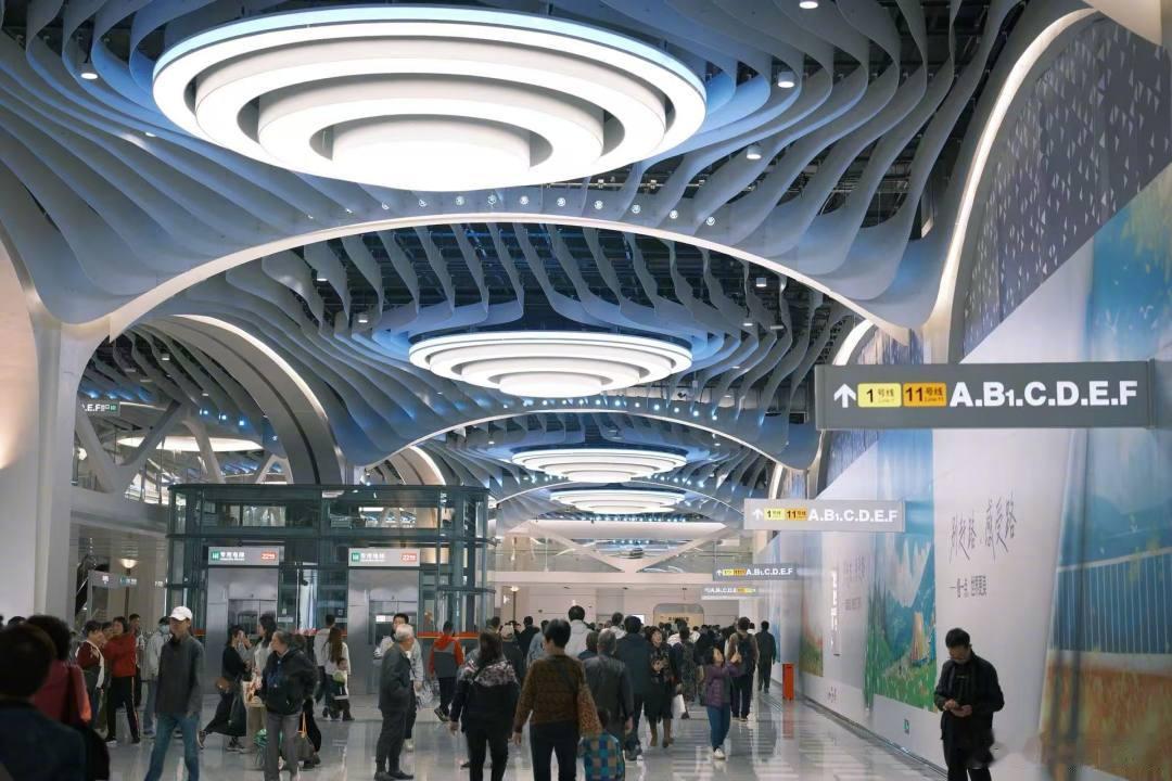 【.87% 车站日均客运量方面，体育西路站以40.63万人次蝉联，嘉禾...