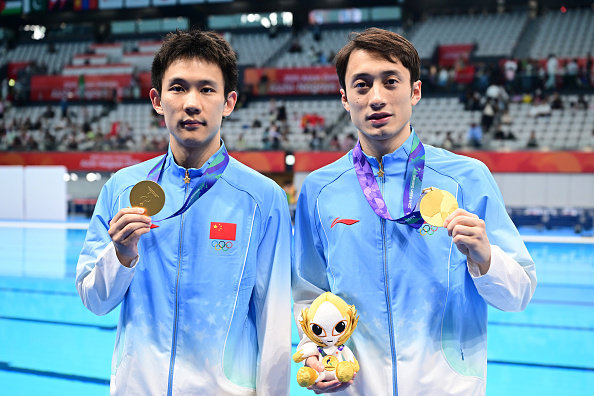 今日亚运赛场，中国水上项目再添3金：
🇨🇳女双3米板跳水🥇陈艺文/陈佳
🇨🇳男双10米台跳水🥇练俊杰/杨昊
🇨🇳花样游泳双人项目🥇徐汇妍/林彦君/林彦含
#2026名古屋亚运会##跳水##花样游泳# ​