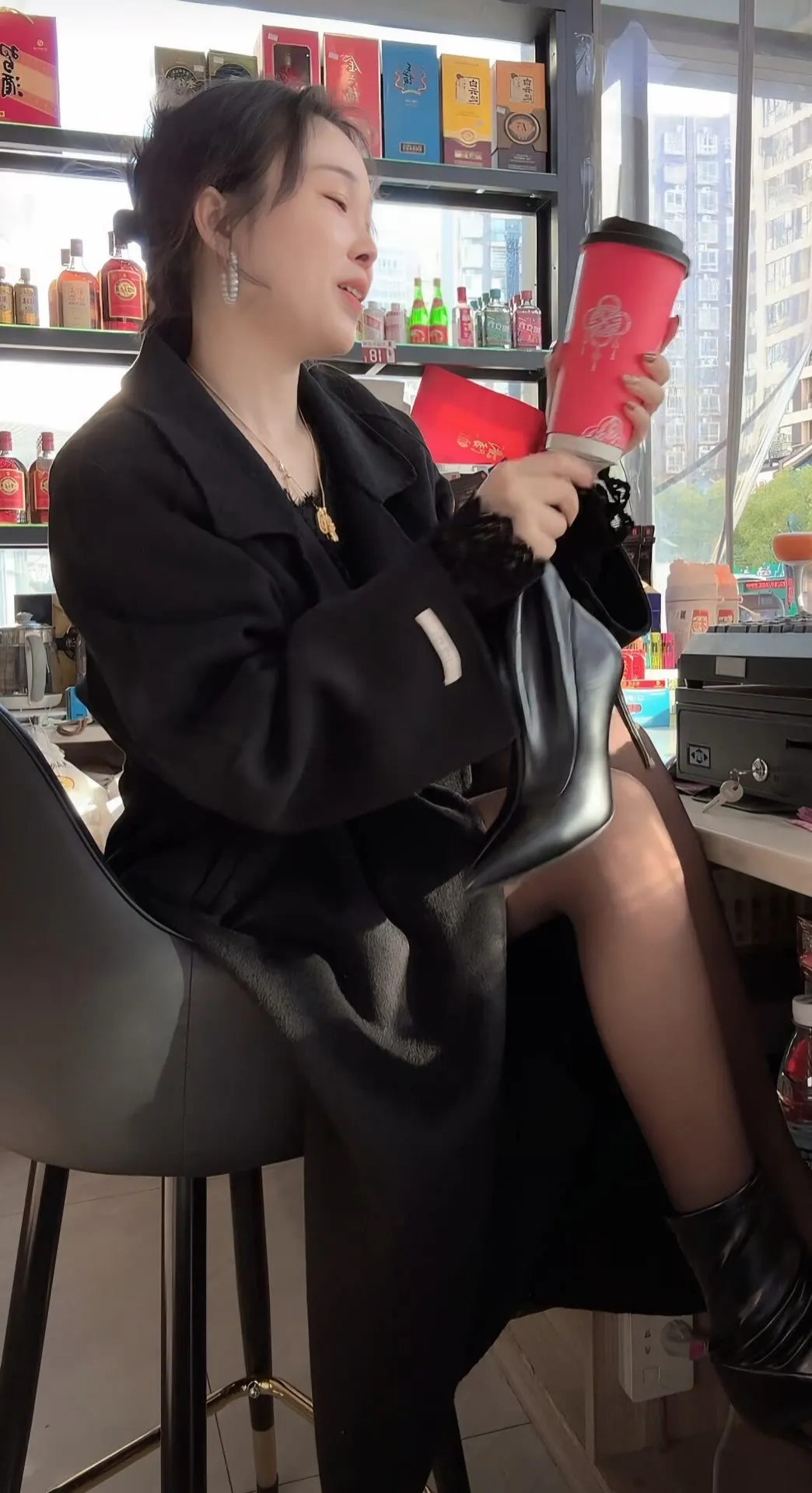 温文尔雅气质老板娘 