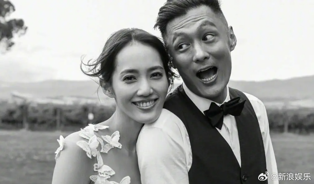 我们还是一辈子的家人20日，发文宣布离婚：“我们达成共识，尊重并祝福彼...