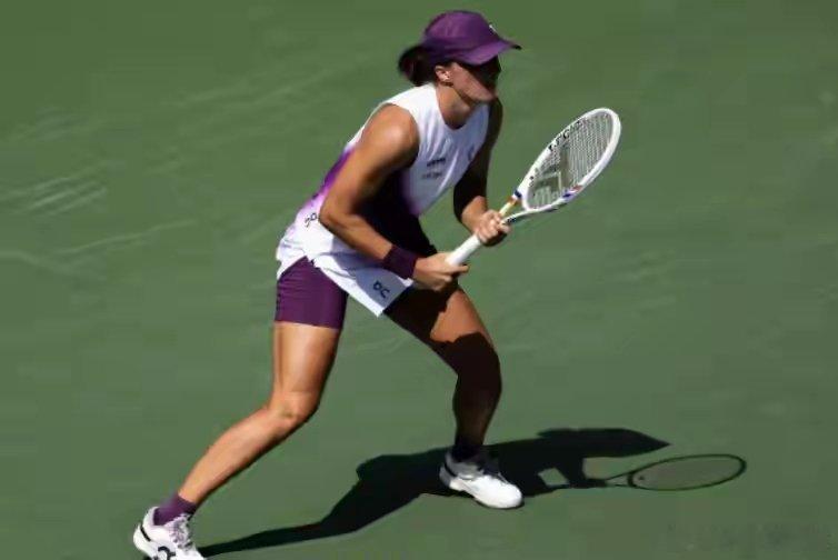 两盘抢七过关，斯瓦泰克2-0布兹科娃晋级美网女单第四轮将战郑钦文
北京时间9月6日凌晨，美网女单第三轮，8号种子斯瓦泰克两盘抢七战胜布兹科娃晋级，下一轮将战郑钦文。
首盘斯瓦泰克第一个发球局就遭到破发，随后她马上回破，双方前四局全部交换发球局。第十一局斯瓦泰克再遭破发，不过她破掉了布兹科 ​