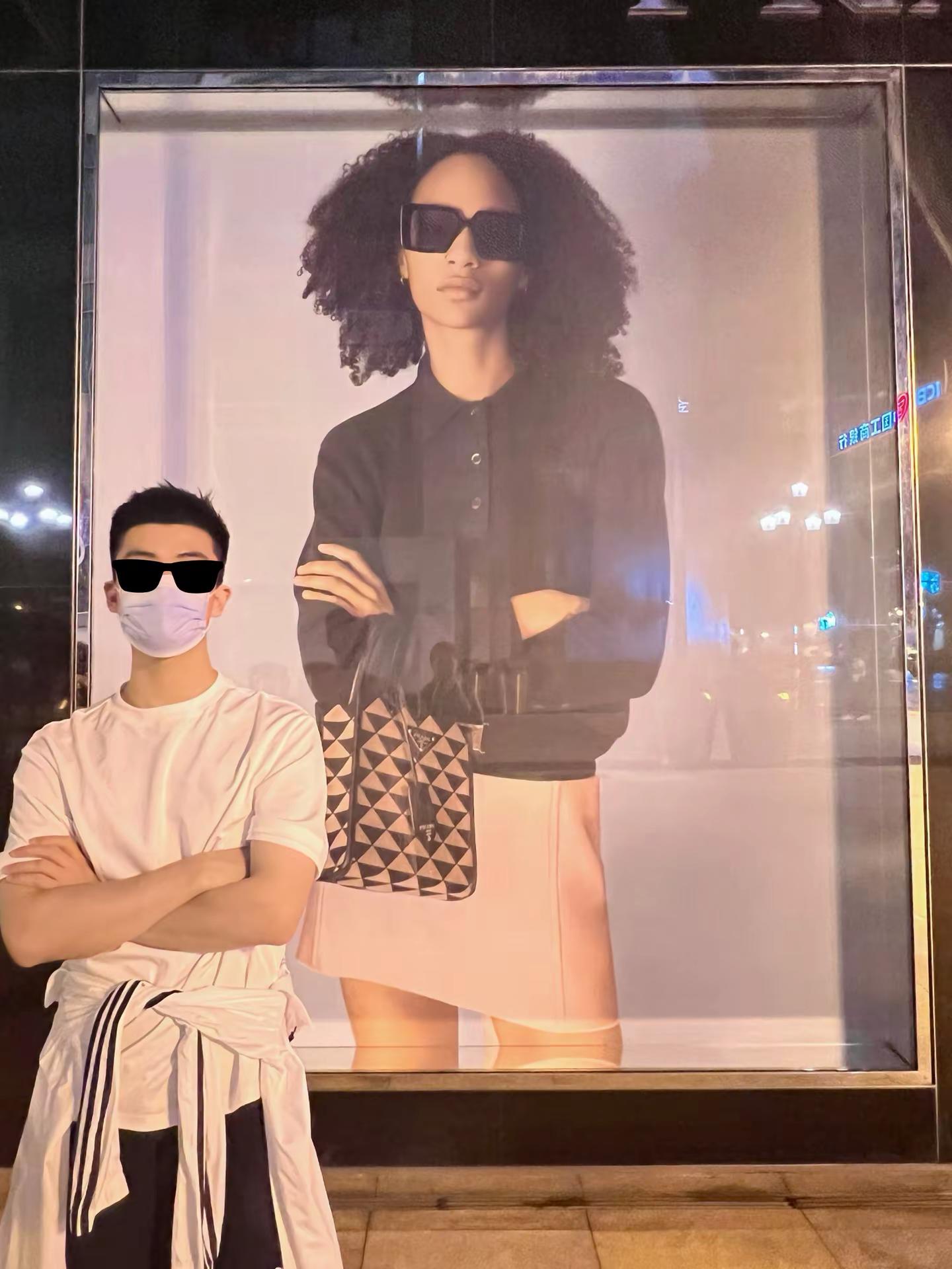 不能说很像，只是一模一样罢了