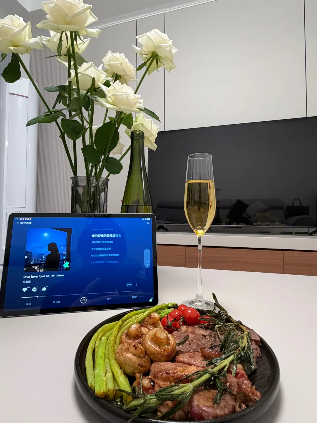 也算节日快乐🎉🍾