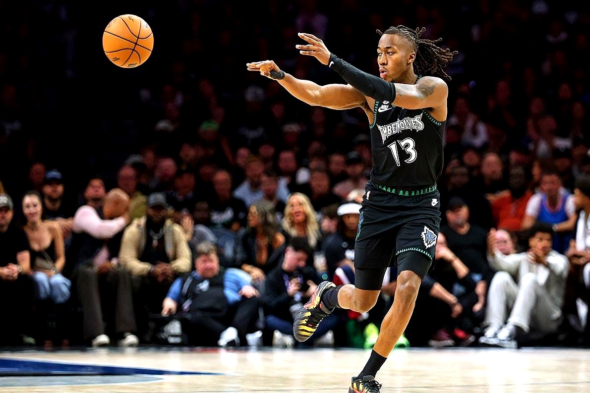 季后赛替补能有多狠？    森林狼主力爱德华兹、迪文森佐接连伤退，眼看...