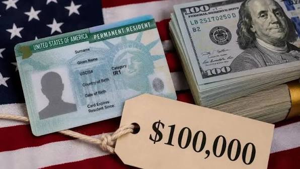 【美国务院考虑要求海外绿卡申请人缴纳10万美元保证金】特朗普政府正在考...