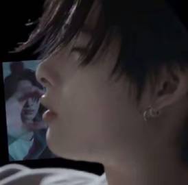 别人有身材曲线，西村力有嘴唇曲线。也很曼妙啊