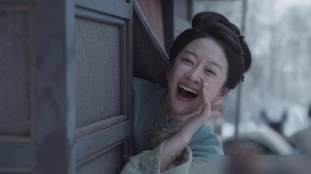 丫鬟背刺女主，观众气疯了，刘美含发手写信都救不回来。
《兰香如故》里，吕蕺儿跟兰香一块儿进林府当三等丫鬟，邻居家孩子，从小一起苦过来的。前头青楼掩护那段，刘美含演得是真出彩，眼神里全是挣扎，被夸剧里最亮的一个。
结果后期编剧大笔一挥，让这丫鬟突然“黑化”，反手捅了女主一刀。没铺垫，没逻辑，纯为虐