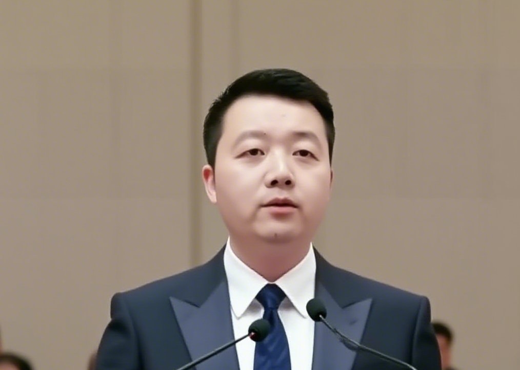 一个孩子被拐，毁的是几个家庭！父母倾家荡产、疯癫寻子，爷爷奶奶含恨离世，这种痛，枪毙人贩子一百次都不够！现在为什么拐卖屡禁不止？就是因为代价太轻！判几年、十几年，出来还能重操旧业，这叫什么震慑？
有人说不分情节一律死刑太绝对。我反问：