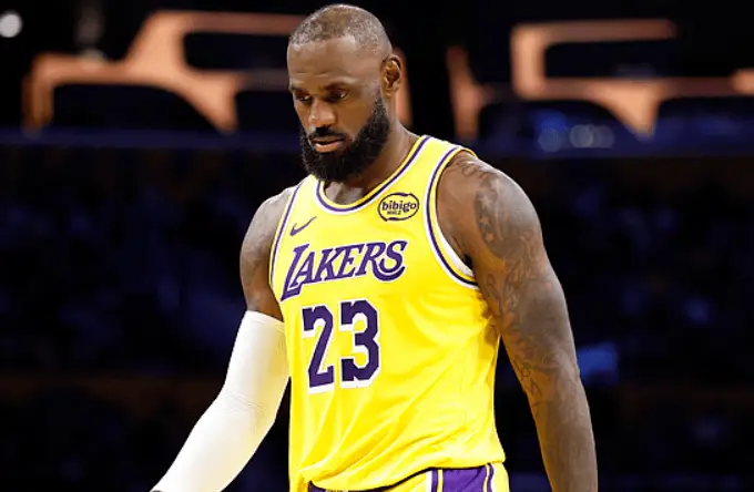 原形毕露！罚球太少直接惨败 湖人108：125惨负太阳，全场15次罚球...